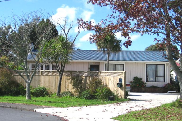 Photo of property in 5 Stafson Lane, Te Atatu Peninsula, Auckland, 0610