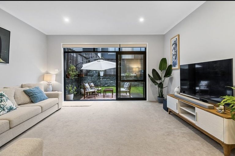 Photo of property in 8 Killick Place, Long Bay, Auckland, 0630