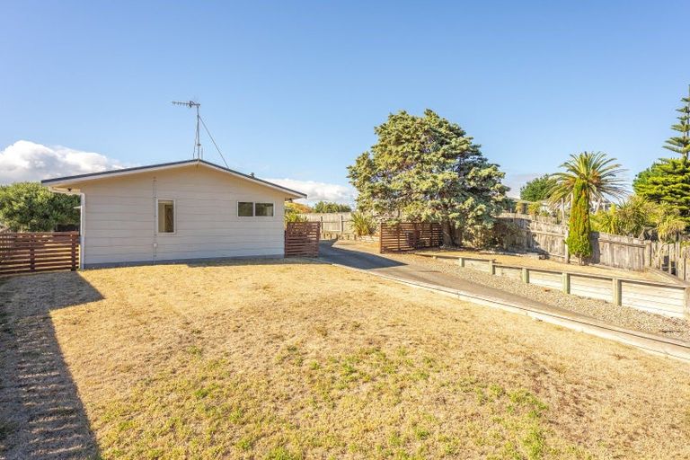Photo of property in 52 Sarah Street, Waikawa Beach, Levin, 5573