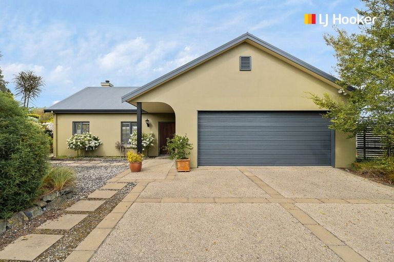 Photo of property in 14 Sunninghurst Drive, Fairfield, Dunedin, 9018