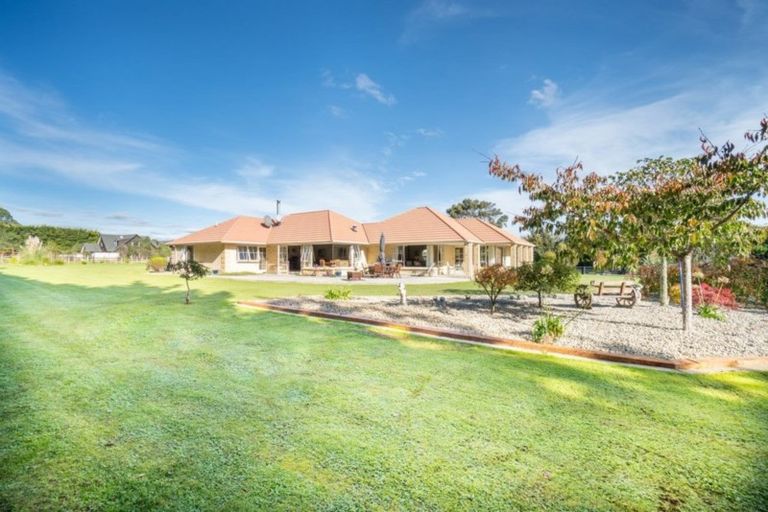 Photo of property in 50 Waicola Drive, Fitzherbert, Palmerston North, 4471