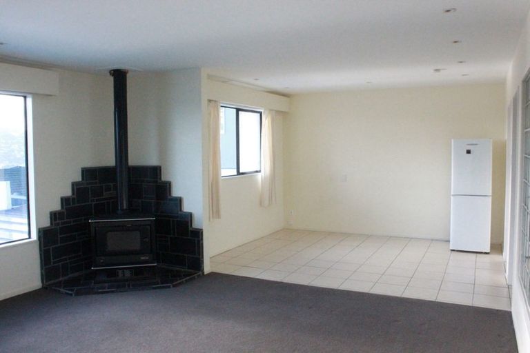 Photo of property in 9 Rangitane Street, Maupuia, Wellington, 6022