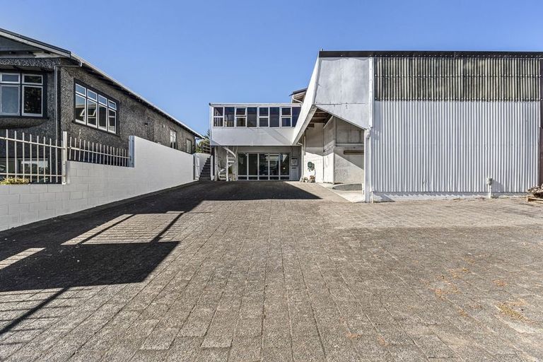 Photo of property in 219 Devon Street West, New Plymouth, 4310