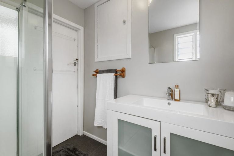 Photo of property in 13b Otanerua Road, Hatfields Beach, Orewa, 0931