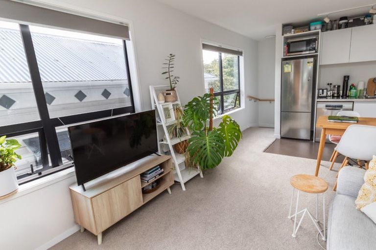 Photo of property in 2/17 Nairn Street, Mount Cook, Wellington, 6011