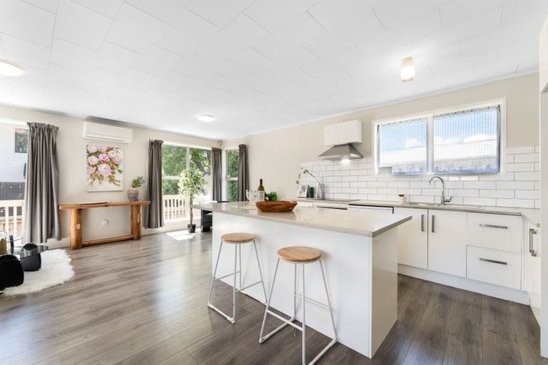 Photo of property in 95 Riverpark Crescent, Henderson, Auckland, 0610