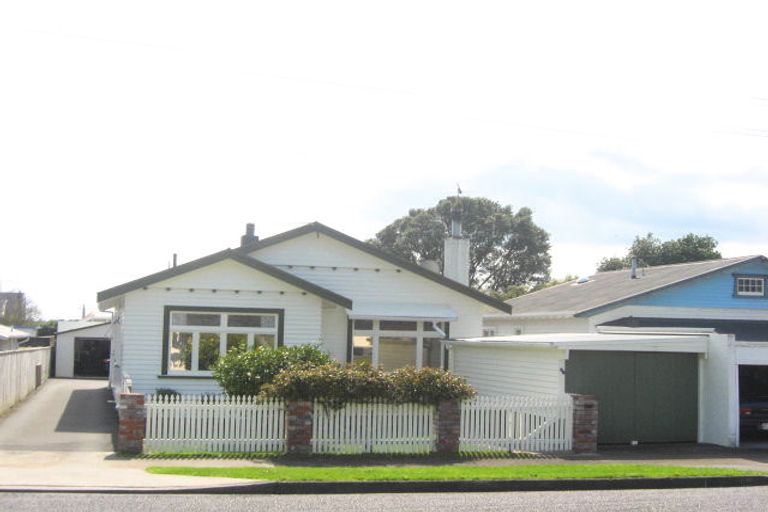 Photo of property in 98 Fulford Street, New Plymouth, 4310