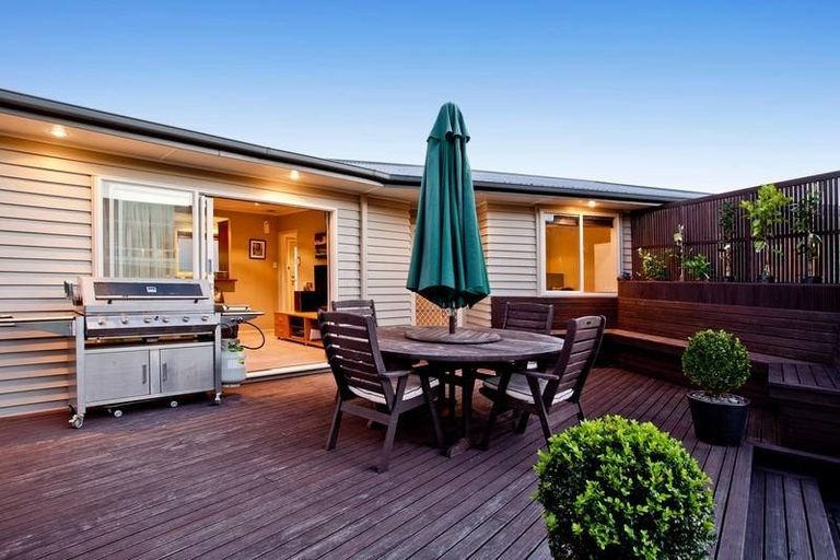 Photo of property in 15a Sycamore Drive, Sunnynook, Auckland, 0620
