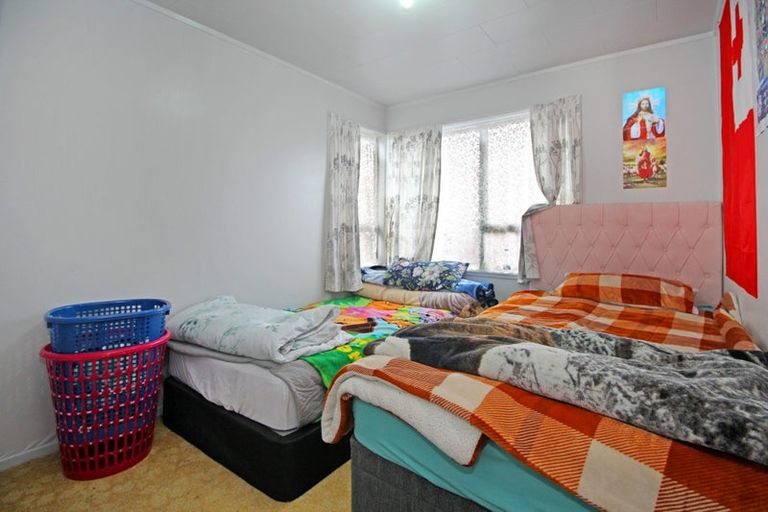 Photo of property in 74 Sikkim Crescent, Clover Park, Auckland, 2019