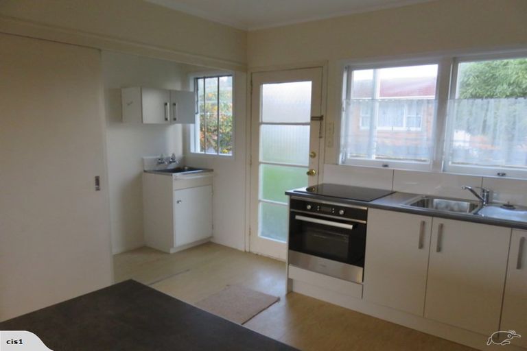 Photo of property in 2/39 Buckingham Crescent, Manukau, Auckland, 2025