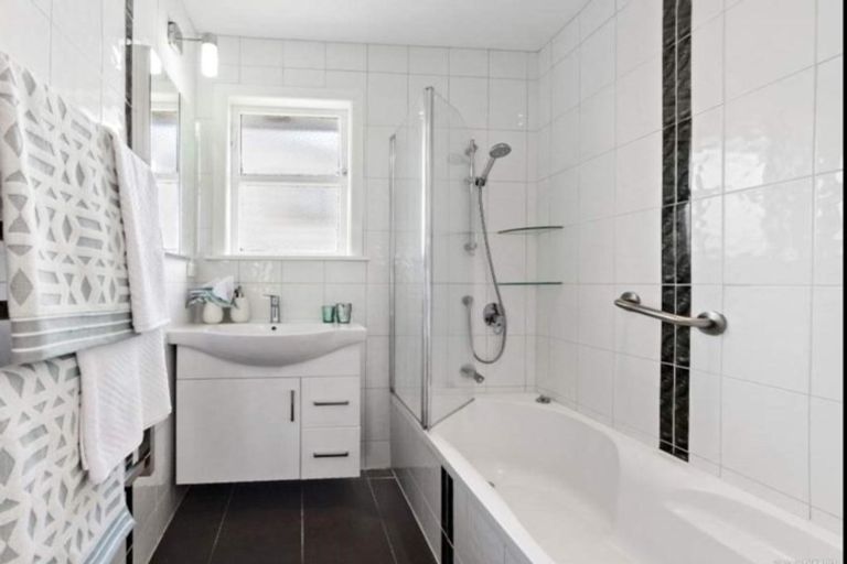 Photo of property in 1/29 Gilliam Street, New Lynn, Auckland, 0600