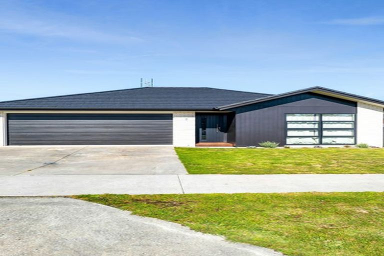 Photo of property in 3 Tangaroa Street, Waitara, 4320