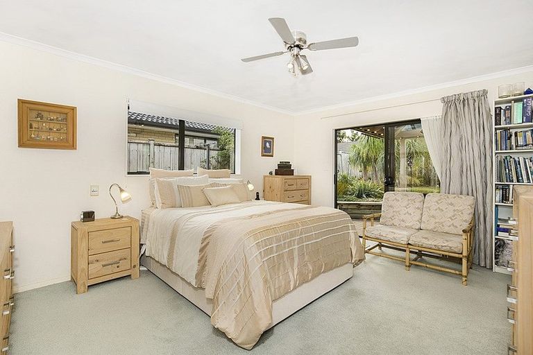 Photo of property in 70 Lothian Brae, Wattle Downs, Auckland, 2103