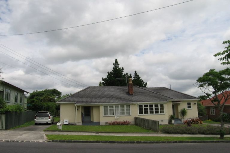 Photo of property in 48 Walmer Road, Point Chevalier, Auckland, 1022
