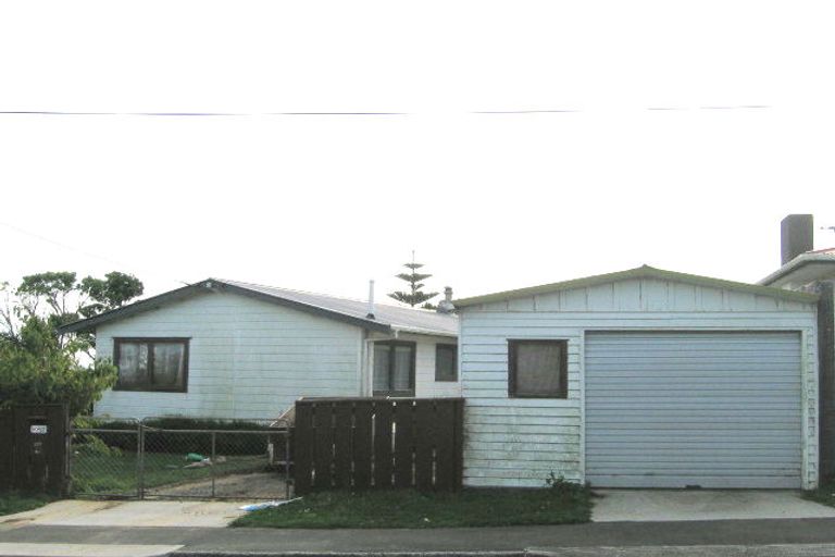 Photo of property in 37 Baylands Drive, Newlands, Wellington, 6037