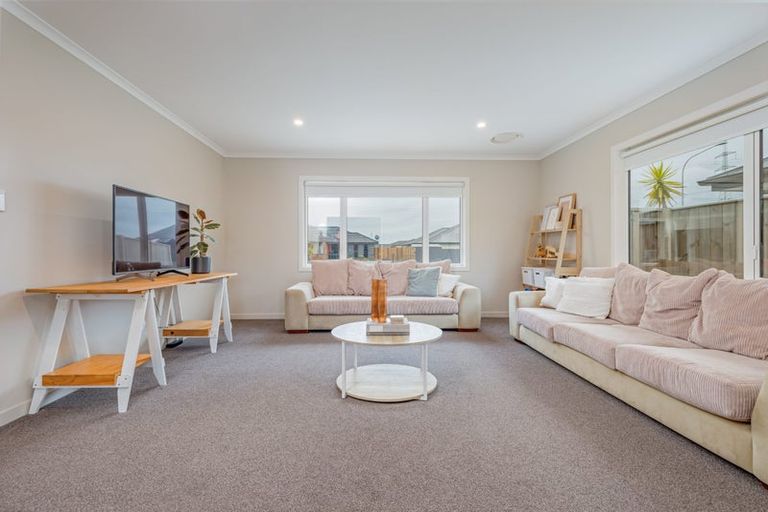 Photo of property in 26 Atlantic Drive, Fitzherbert, Palmerston North, 4410