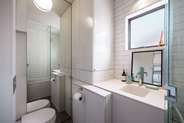 Photo of property in 5/2 Oriental Terrace, Mount Victoria, Wellington, 6011