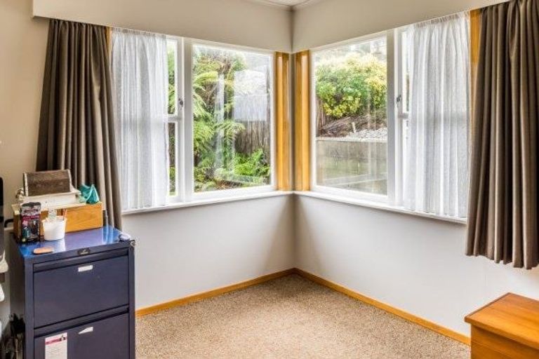 Photo of property in 40 Mana View Road, Paremata, Porirua, 5026