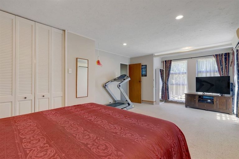 Photo of property in 21 Te Arataura Street, Takapuwahia, Porirua, 5022