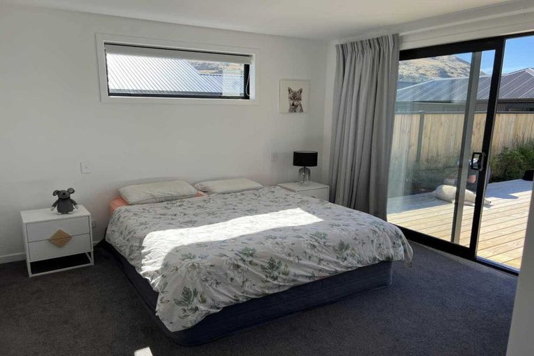 Photo of property in 32 Cheviot Street, Jacks Point, 9371