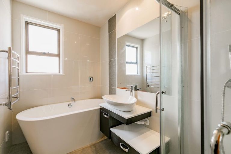 Photo of property in 22 Cron Avenue, Te Atatu South, Auckland, 0610