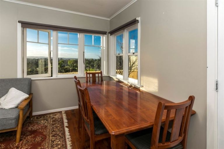 Photo of property in 50 Hobsonville Road, West Harbour, Auckland, 0618