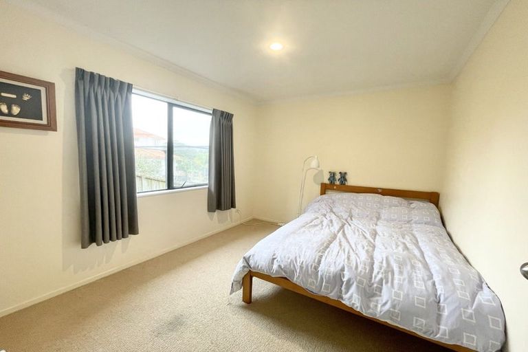 Photo of property in 17 Blethyn Place, Te Atatu South, Auckland, 0610