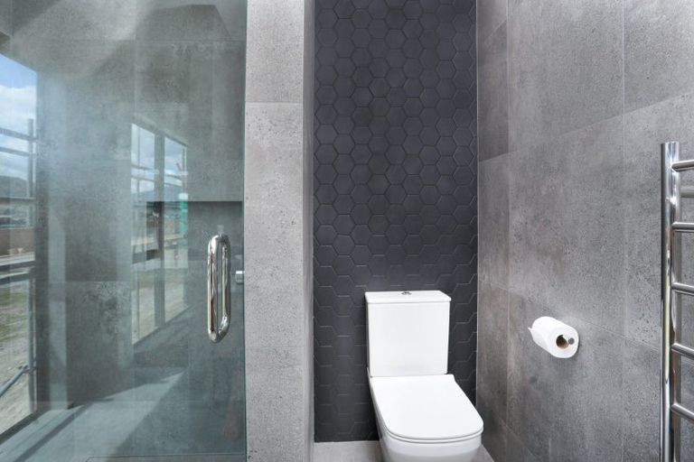 Photo of property in 13 Akitu Rise, Wanaka, 9305