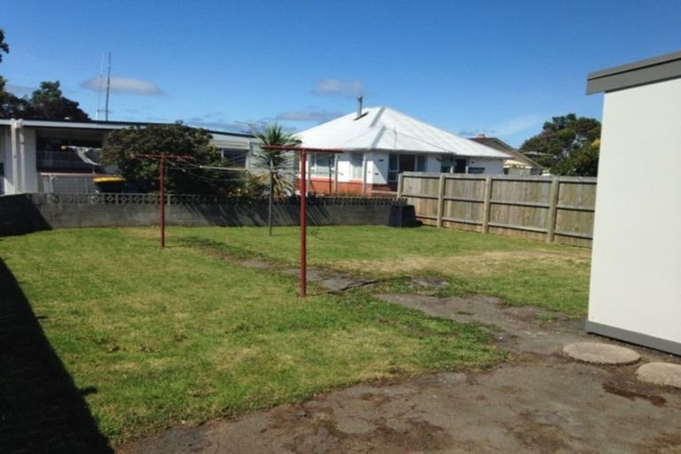 Photo of property in 255 Oxford Street, South Dunedin, Dunedin, 9012