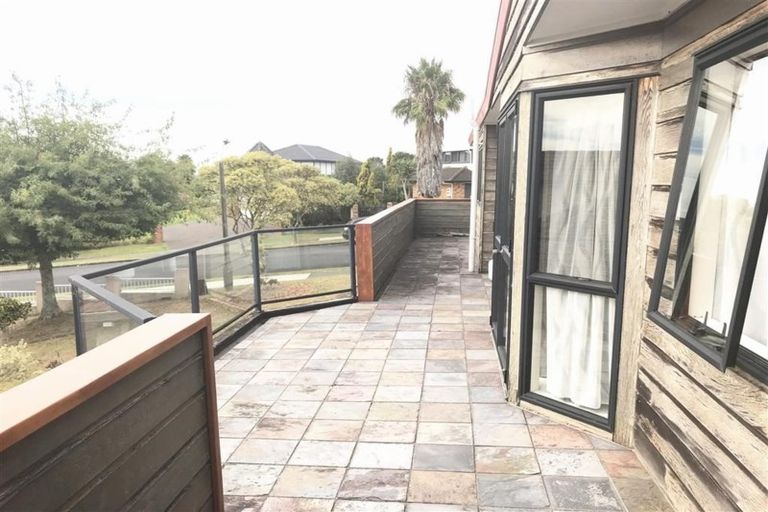 Photo of property in 71 Lagoon Way, West Harbour, Auckland, 0618