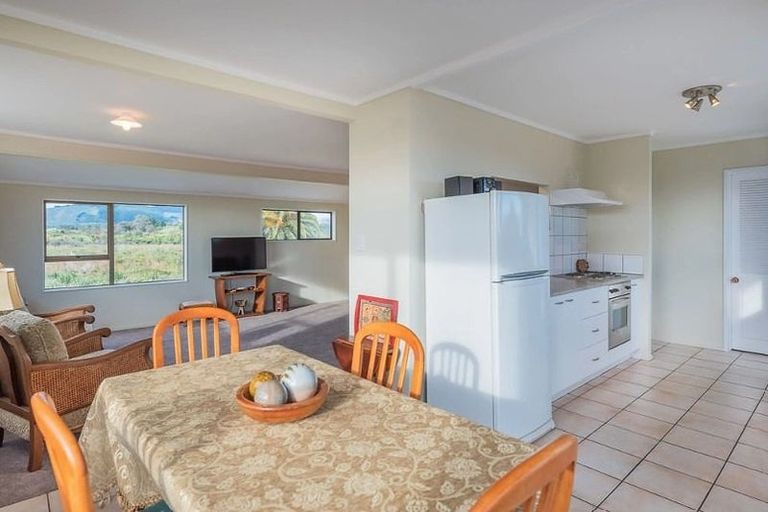Photo of property in 13 Freyberg Crescent, Waikanae Beach, Waikanae, 5036