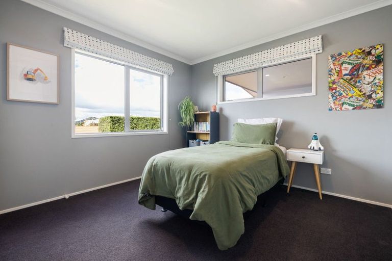 Photo of property in 107 Farnborough Drive, Grandview Heights, Hamilton, 3200