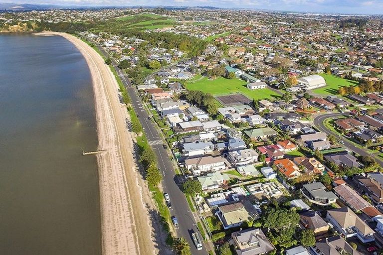 Photo of property in 18 The Esplanade, Eastern Beach, Auckland, 2012