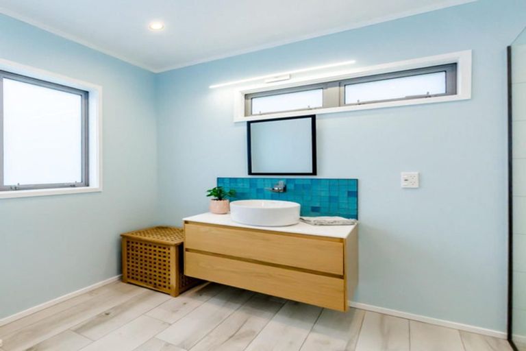 Photo of property in 11 Hicks Crescent, Waikanae Beach, Waikanae, 5036