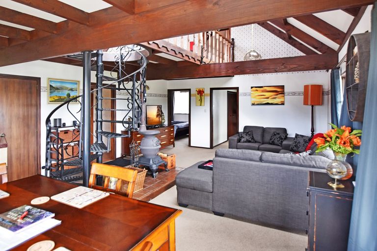 Photo of property in 30 Black Peak Road, Omarama, 9412