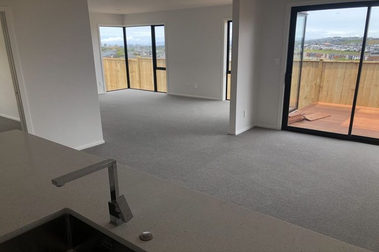 Photo of property in 9 Davey Crescent, Orewa, 0931