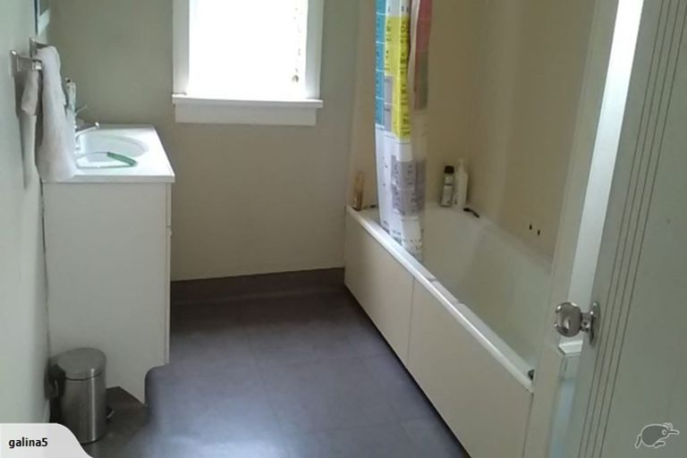 Photo of property in 20 Athol Place, Ravensbourne, Dunedin, 9022