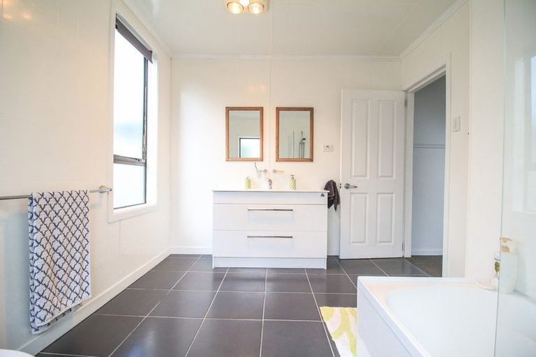 Photo of property in 21 Spencer Street, Bluff, 9814