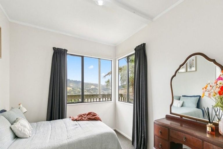 Photo of property in 13 Chastudon Place, Tawa, Wellington, 5028