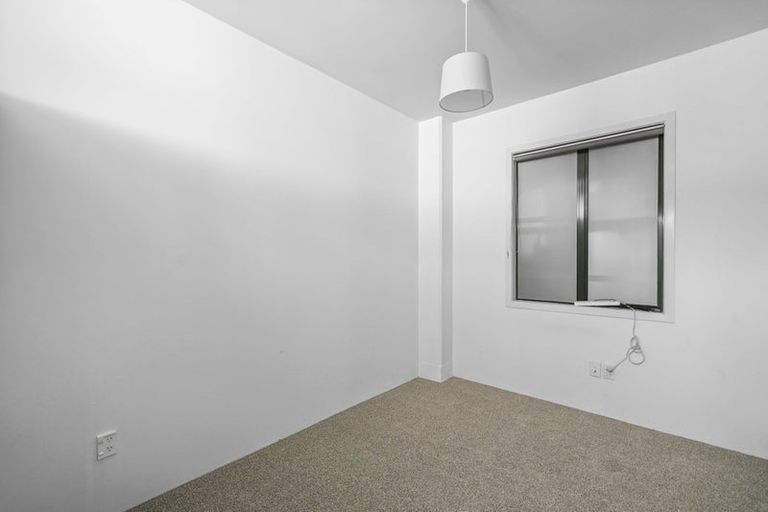 Photo of property in Endeavour Apartments, 18/125 Thorndon Quay, Pipitea, Wellington, 6011