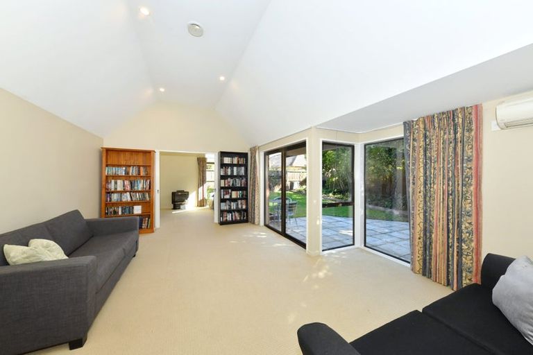 Photo of property in 28 Camberwell Place, Avonhead, Christchurch, 8042