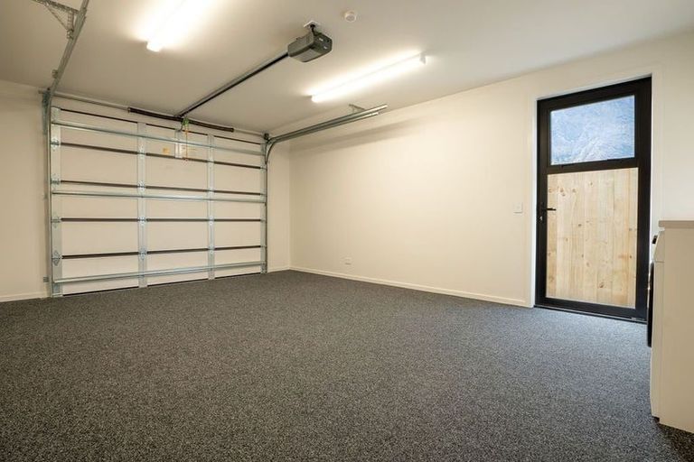 Photo of property in 19 Shelduck Road, Jacks Point, 9371