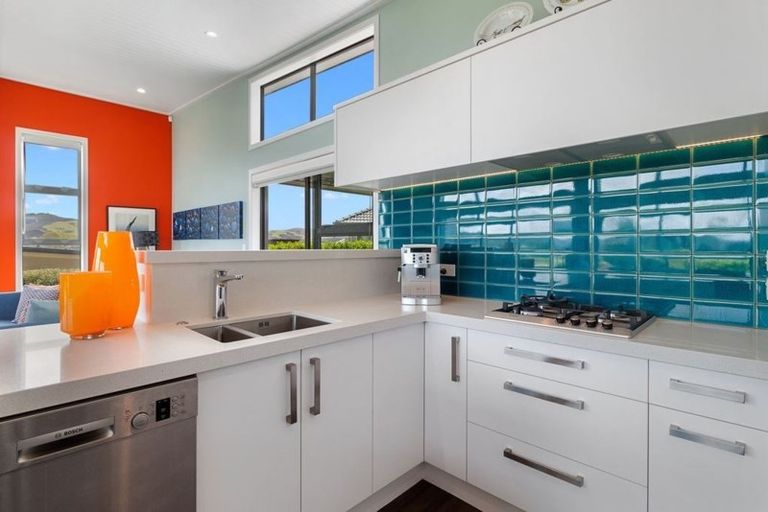 Photo of property in 12 Roseberry Place, Whitianga, 3510