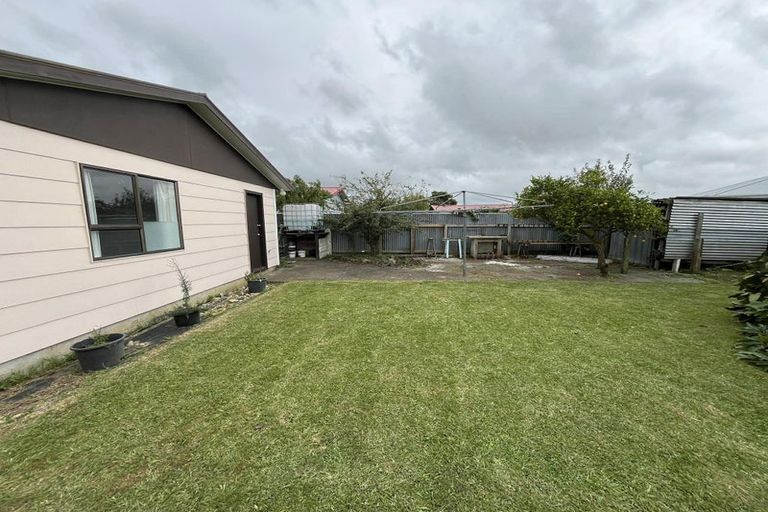 Photo of property in 32 Strathmore Avenue, Levin, 5510