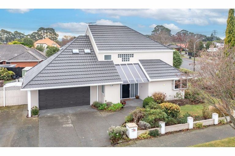 Photo of property in 2 Hatfield Place, Avonhead, Christchurch, 8042