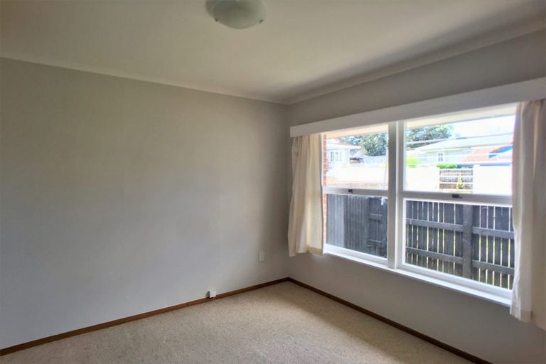 Photo of property in 1/54 Northboro Road, Belmont, Auckland, 0622