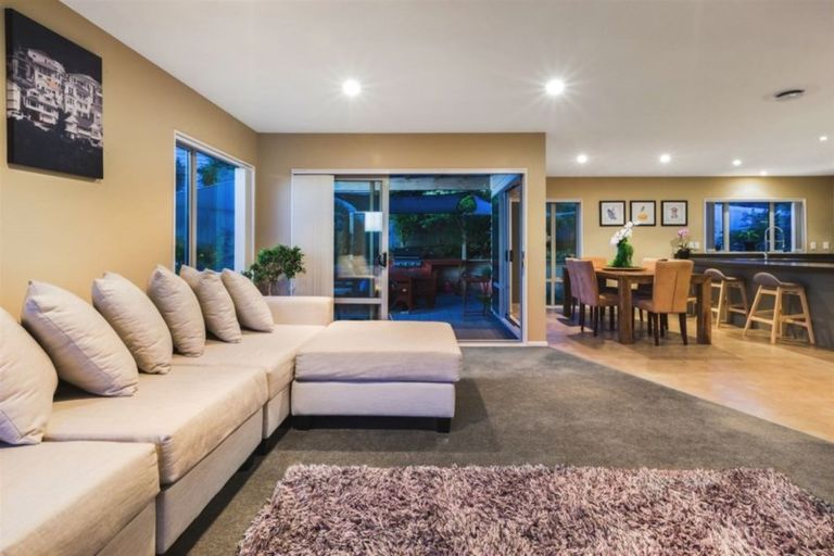 Photo of property in 6 Sumner Terrace, Aotea, Porirua, 5024