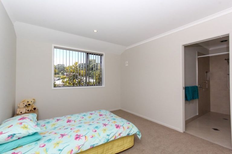 Photo of property in 48 Magnolia Drive, Westown, New Plymouth, 4310