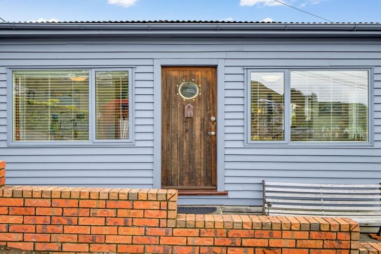 Photo of property in 10 Cornwall Road, Lyttelton, 8082