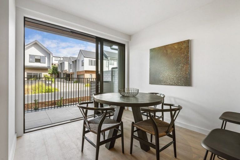 Photo of property in 7a Windlass Street, Long Bay, Auckland, 0630